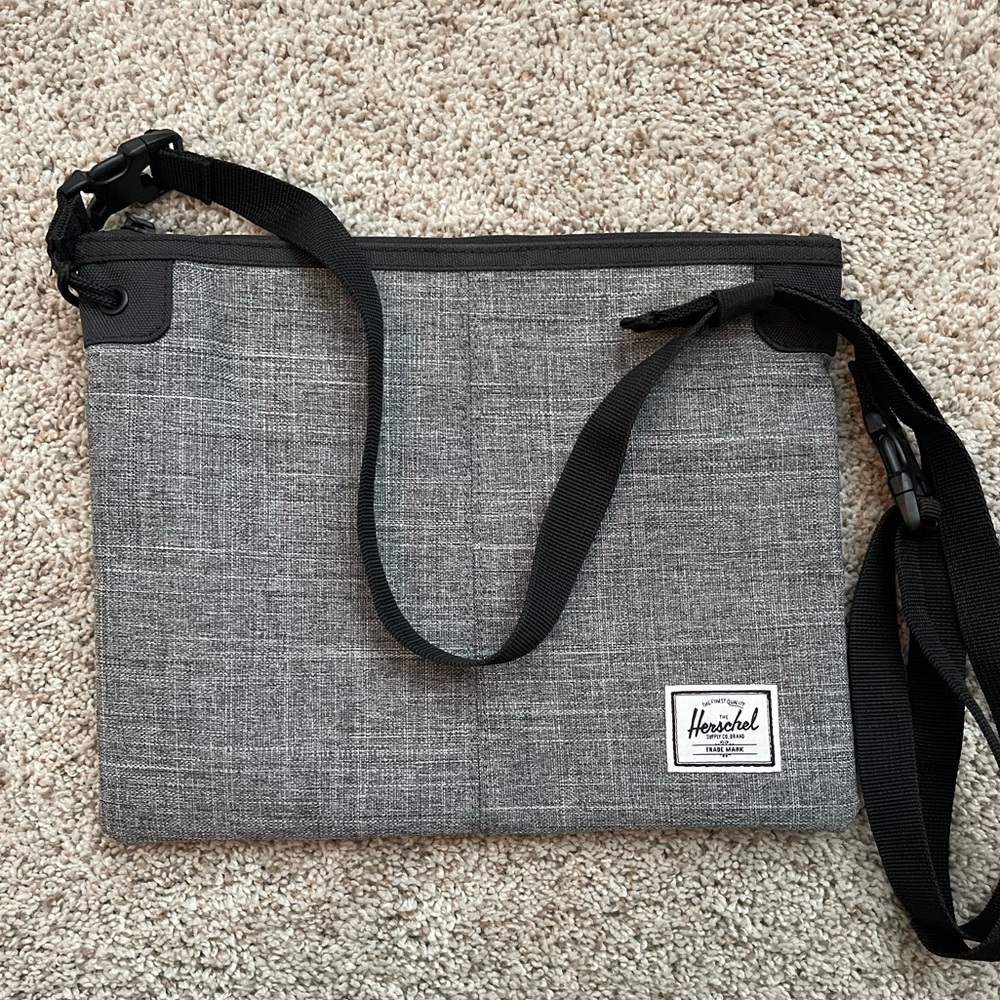 Herschel Alder Women's Crossbody Bag Travel Purse Gray Black Organizer